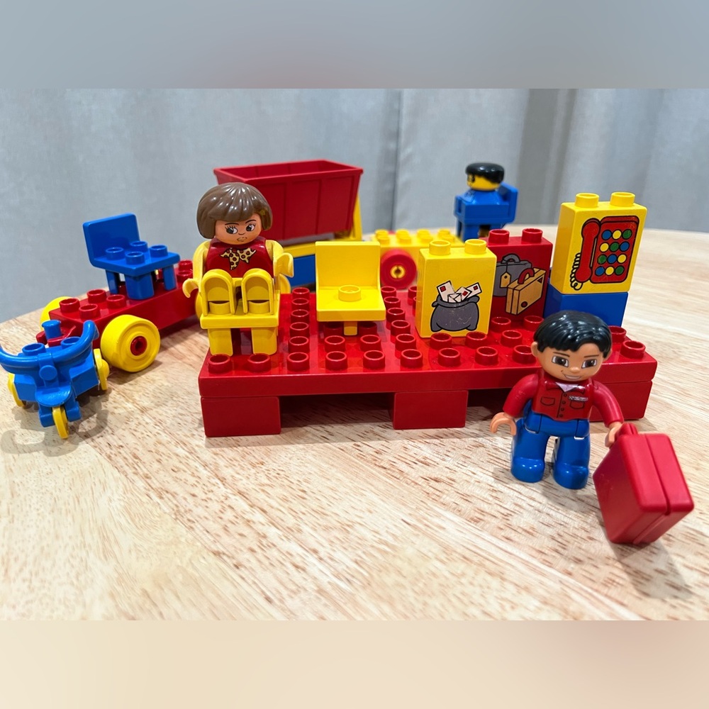 VINTAGE Lego DUPLO train station